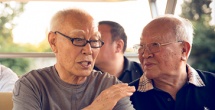 边吃胸边膜的所有免费视频